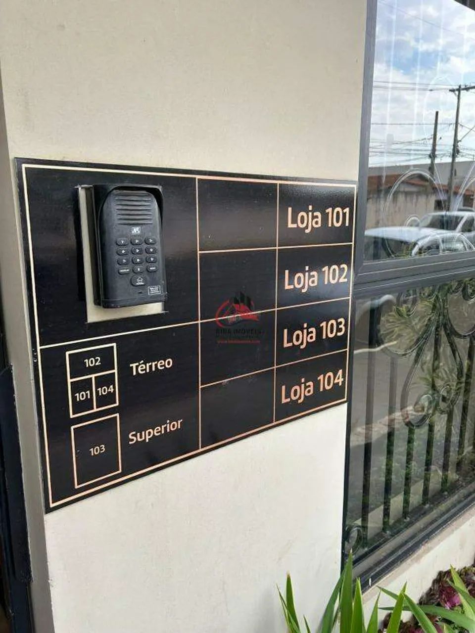 Sala Comercial no Bairro Mercês com 38m² e 2 Banheiros - Foto 3