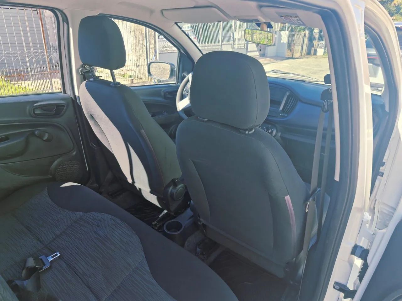 Fiat Uno Attractive 1.0 EVO Fire Flex 8V 5P 2020 - Foto 5