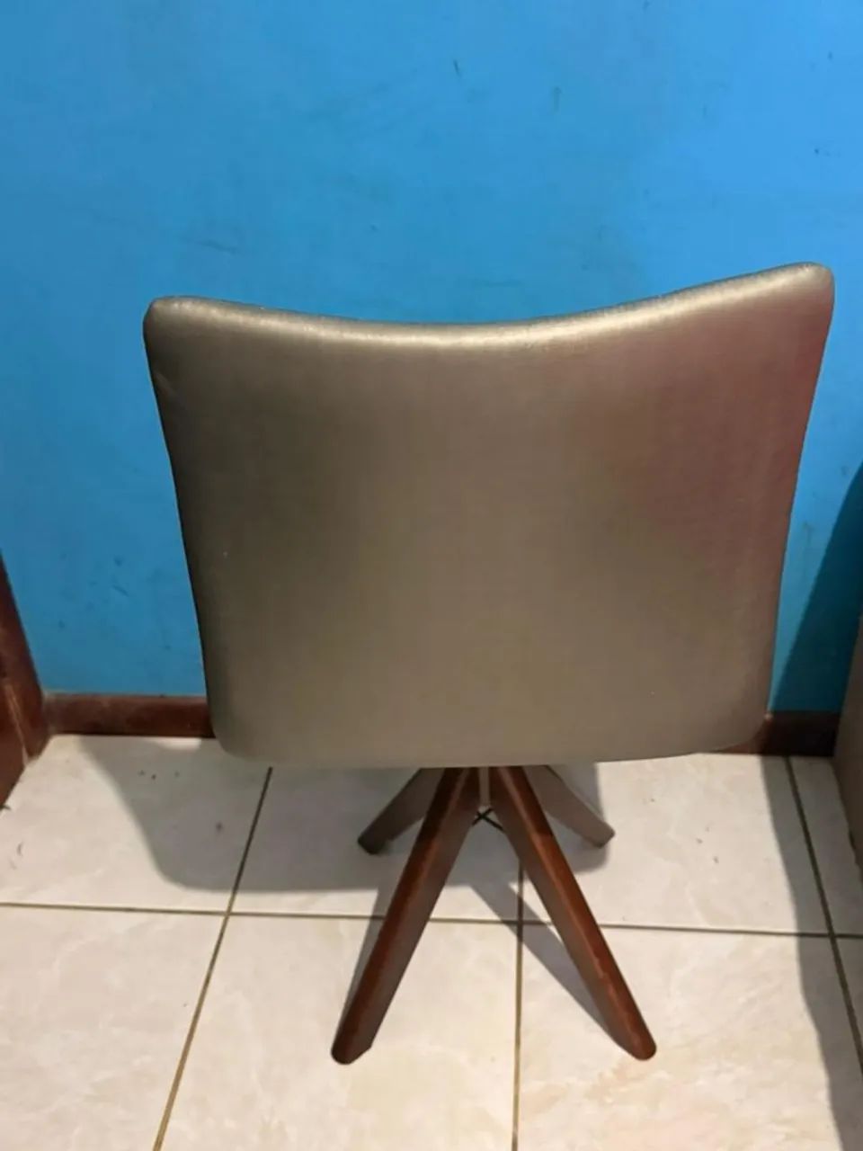 Mesa com 5 cadeiras giratória  - Foto 3