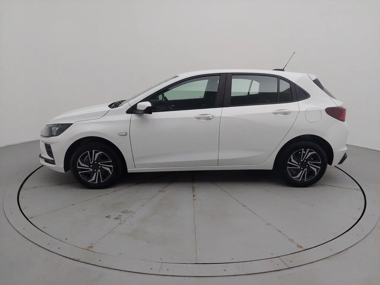 Chevrolet Onix Hatch 1.0 12V Flex Mec. 4P, foto 2 de 18