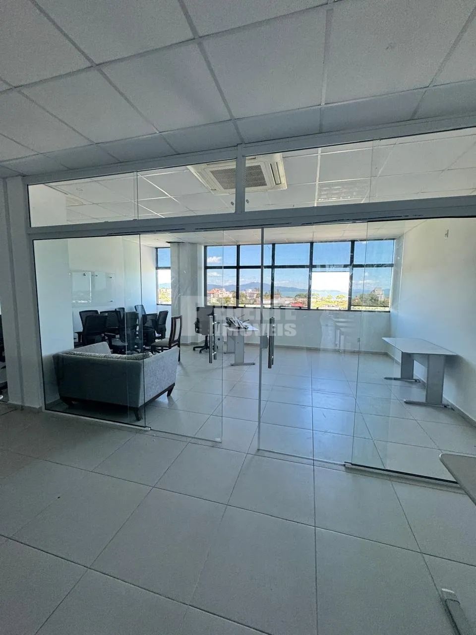Excelente sala para locação no bairro Canasvieiras! - Foto 4