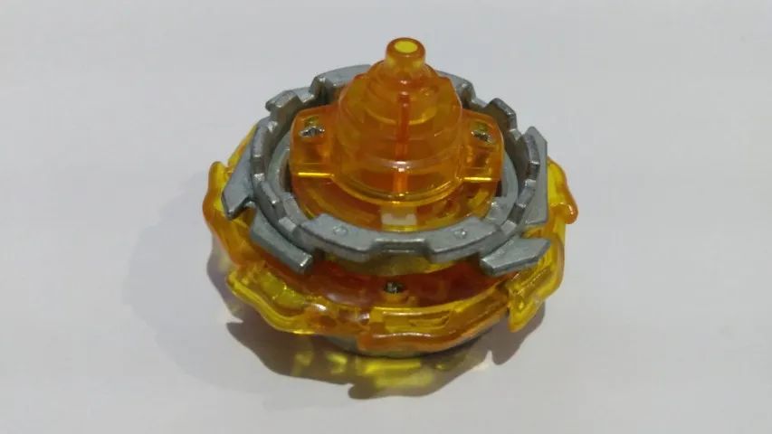 Beyblade Burst revive Phoenix usado sem lançador. - Foto 3