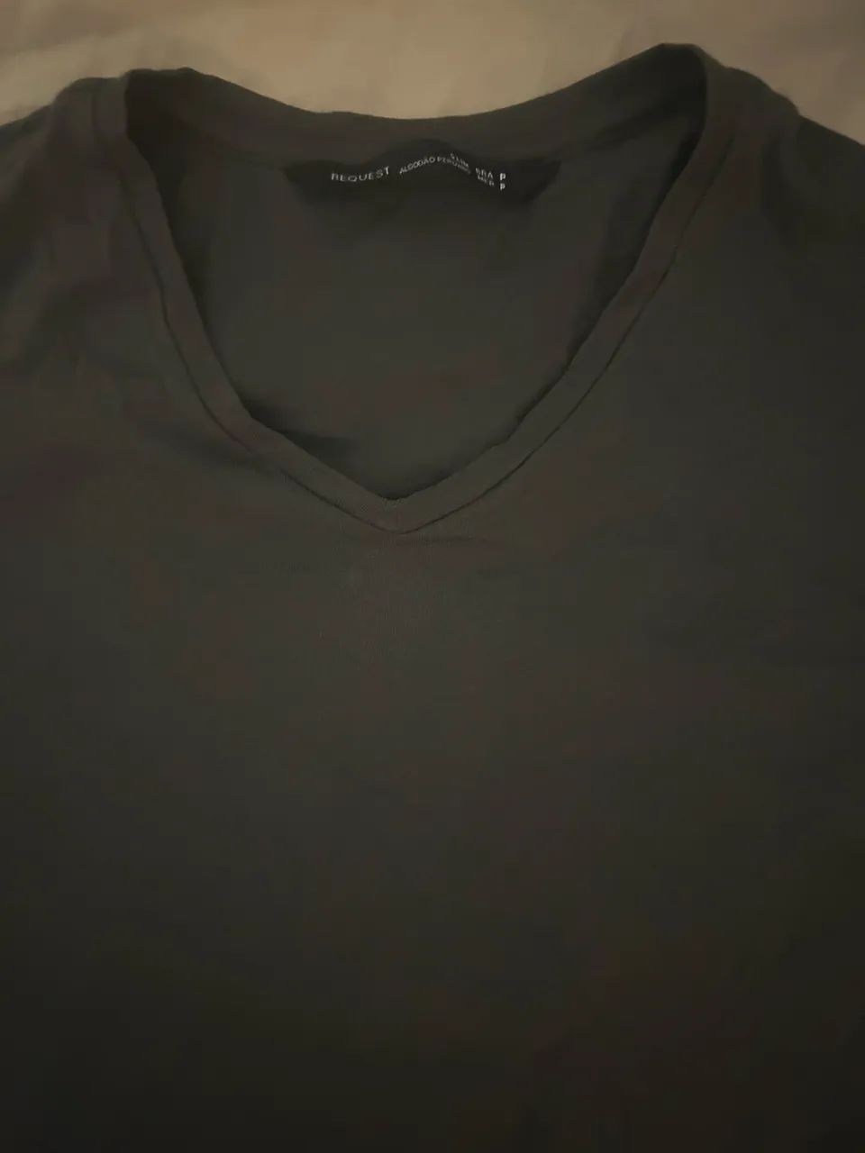 camiseta em algodão peruano, gola v. Nova, nunca usada. - Foto 4