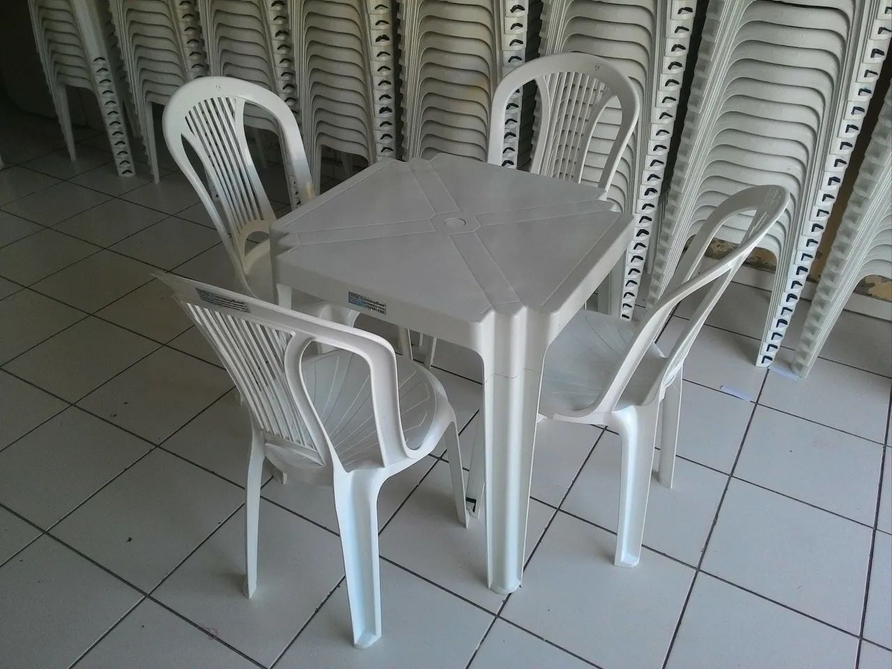 Cadeira e mesa plástica 10 conjunto 