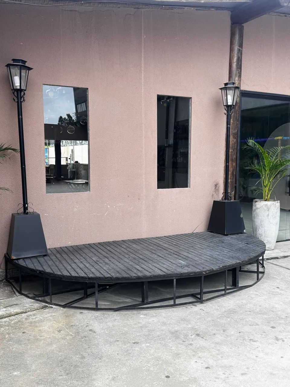 Palco em lua projetado com ferragem super reforçada e madeiras de lei - Foto 3