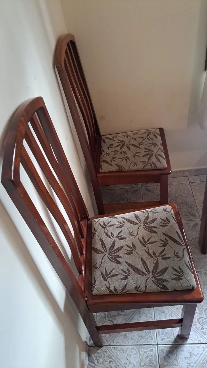 Mesa com seis cadeiras - Foto 4