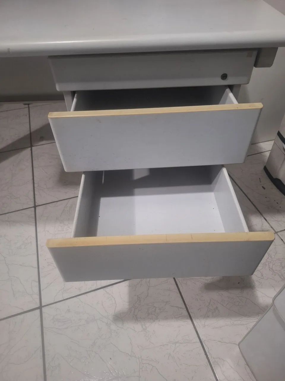 Mesa para Escritório com Gaveteiro  - Foto 3