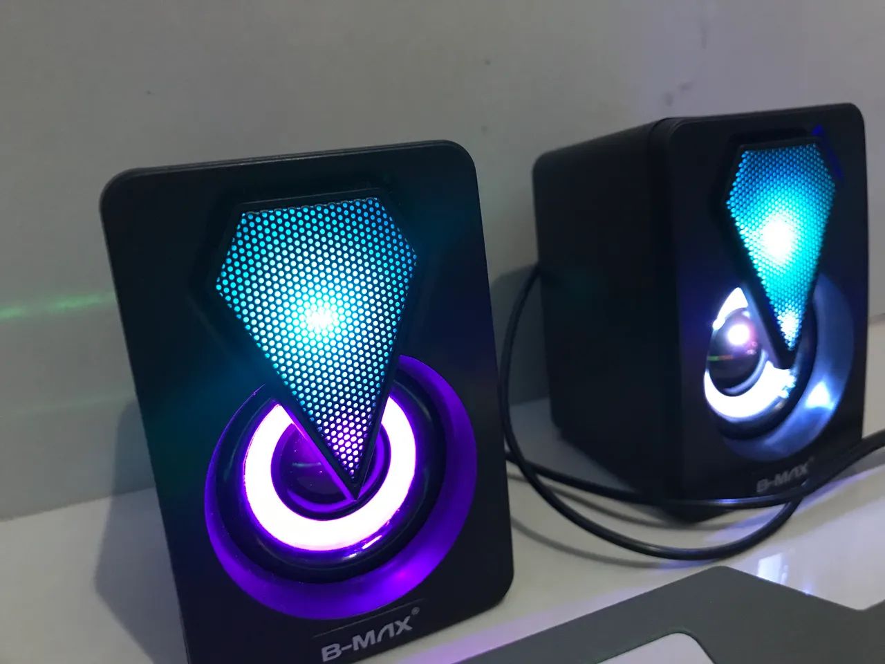 Caixinha de som RGB