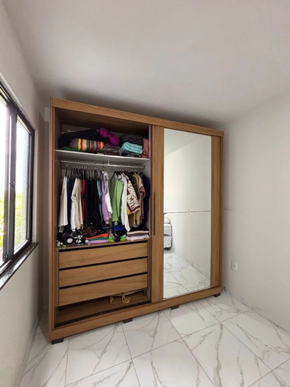 Guarda-Roupa de casal com portas de correr e espelho - Foto 3