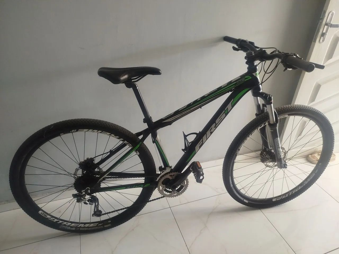 BIKE FIRST, BEM CONSERVADA.