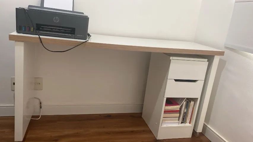 Mesa com rodinhas e gaveteiro para home office