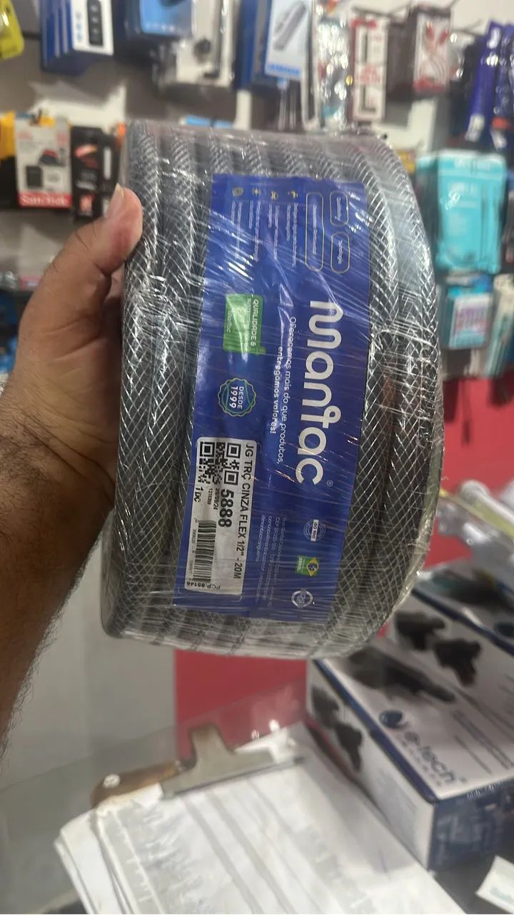 Mangueira 30 metros com esguicho trancada Nova  F