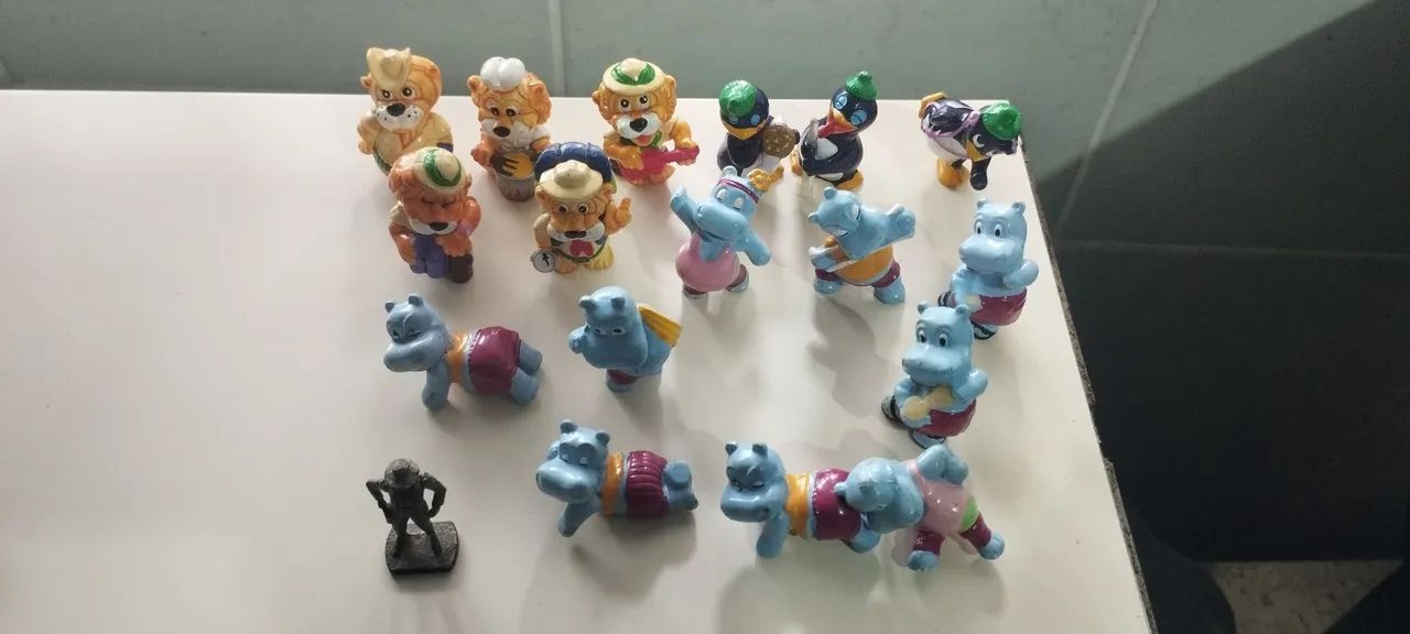 Lote de Kinder ovo 26 itens  - Foto 4
