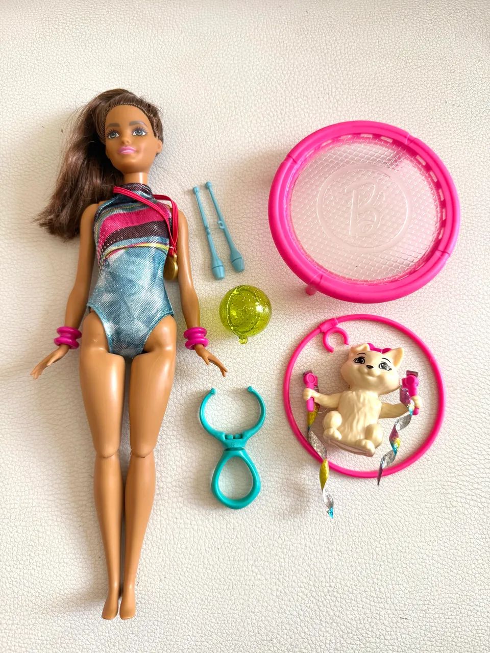 Boneca Barbie Teresa Gymnast com animal de estimação 