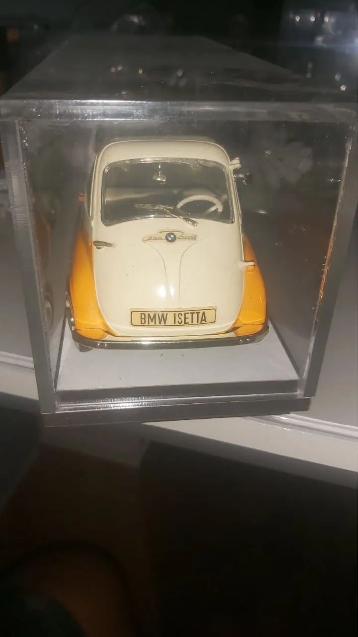 Lindas BMW isetta e outra messerchmittdtt kr com acrílico na escala 1/18 - Foto 3