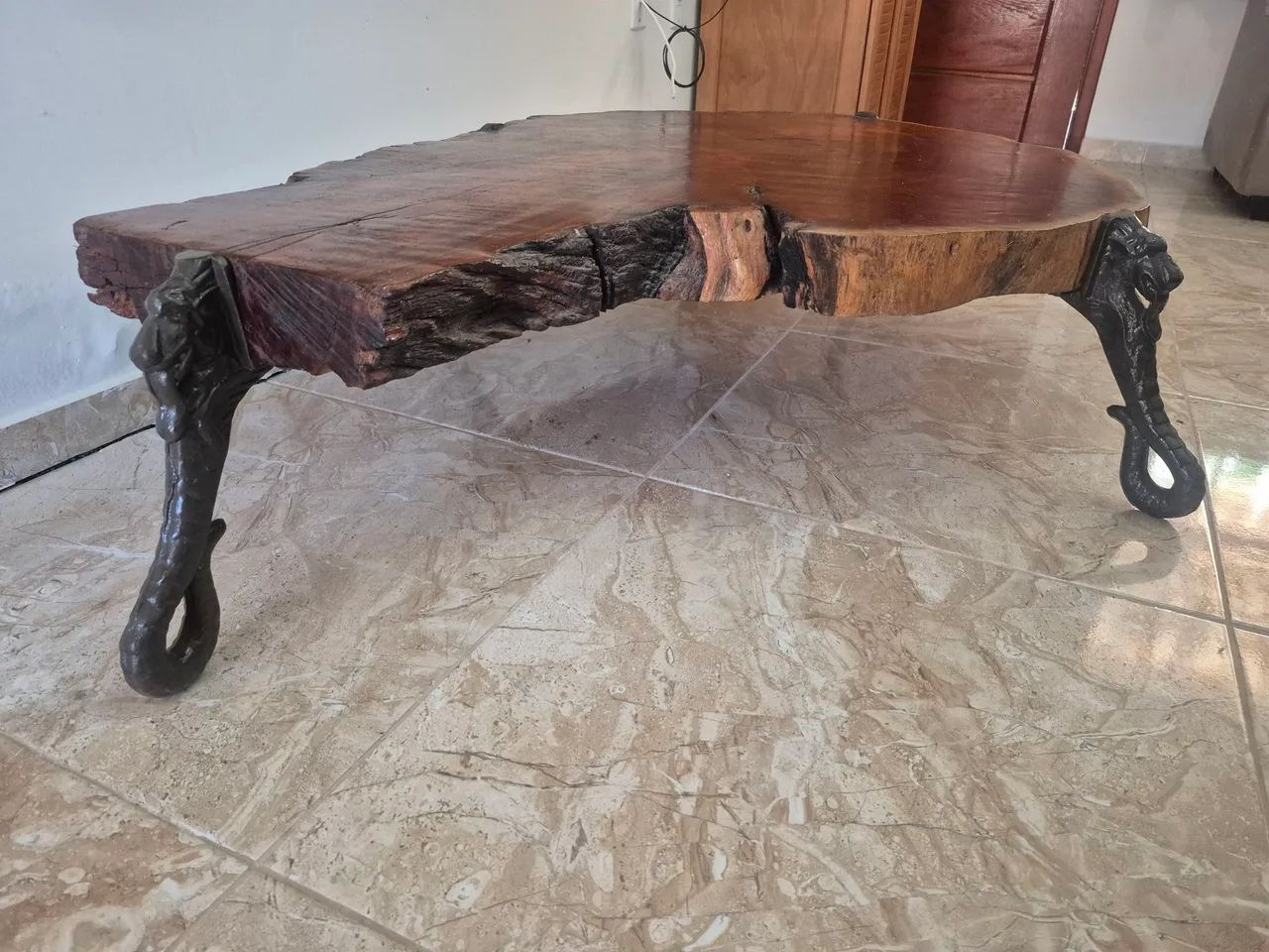 Mesa de centro em arte rústica, madeira maciça  - Foto 4