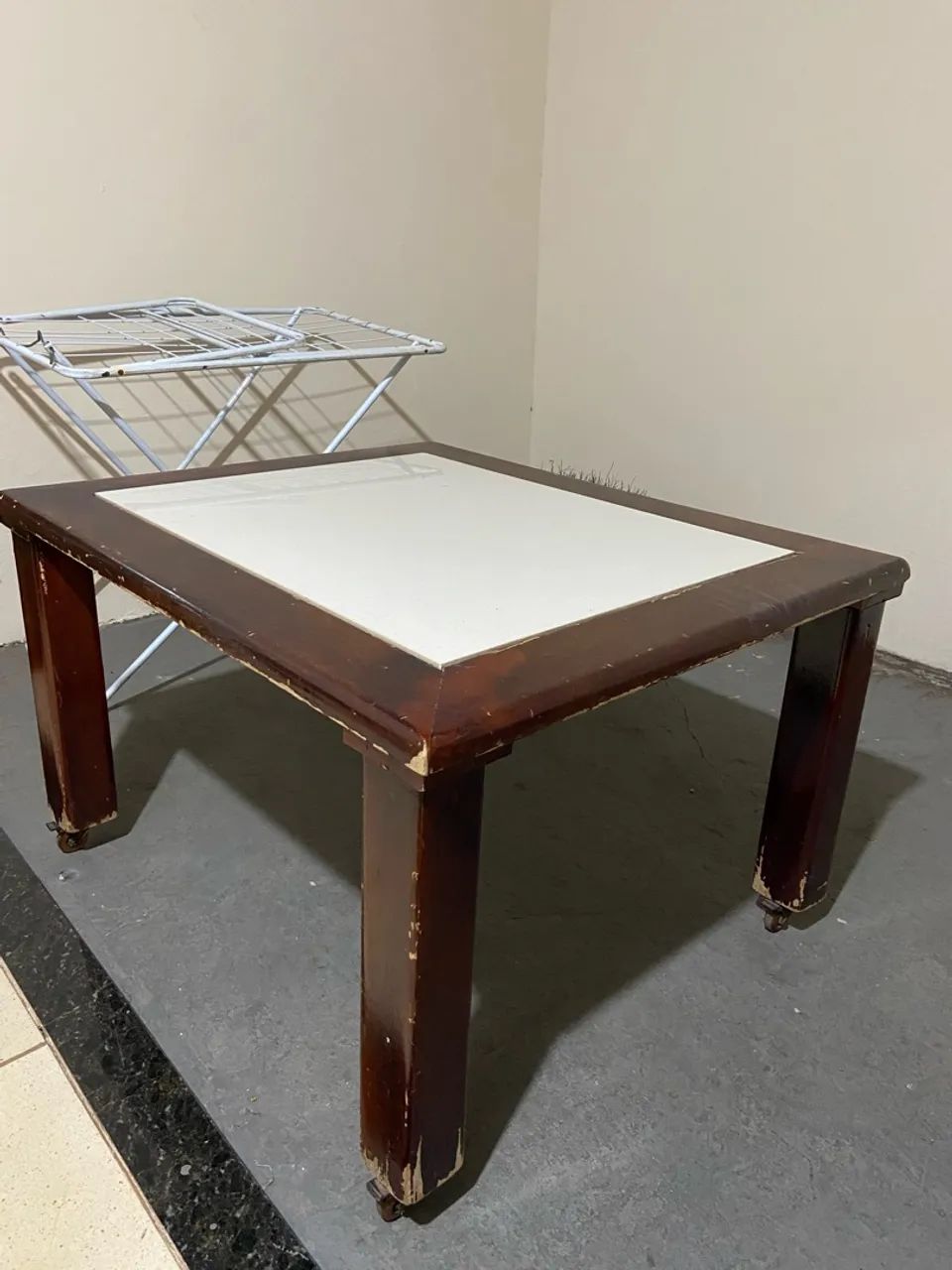 Mesa de Apoio de Madeira com Cerâmica - Foto 4