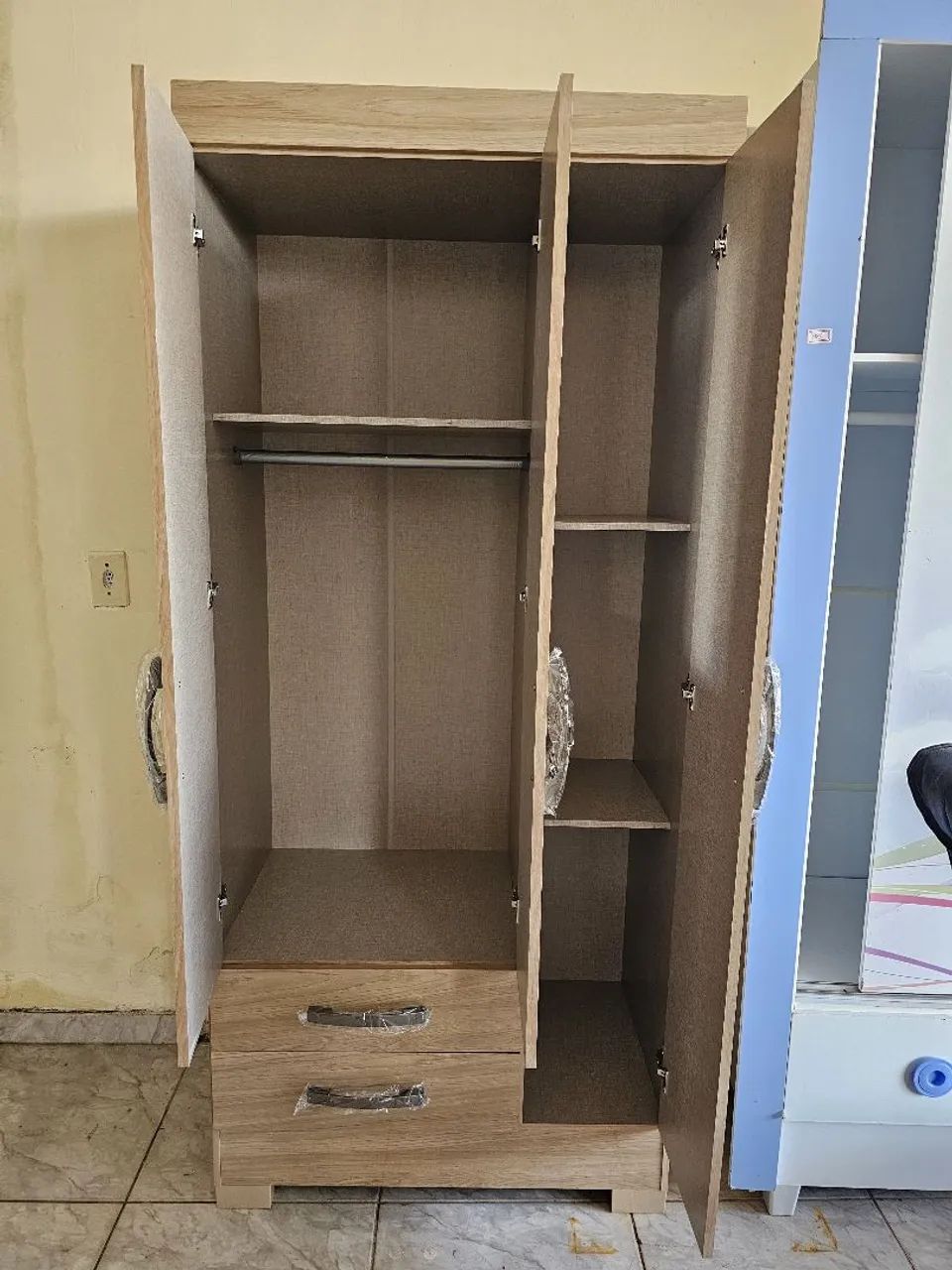GUARDA ROUPA DE SOLTEIRO COM ESPELHO NOVO - Foto 2