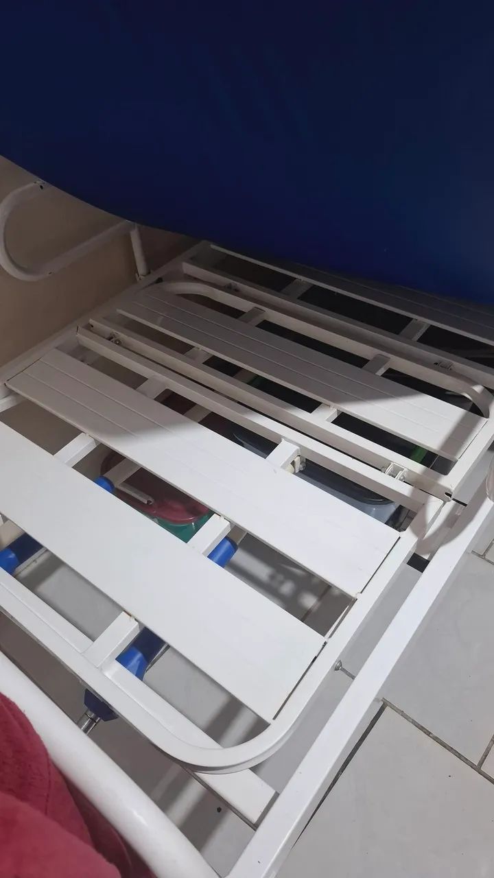 Cama Hospitalar Articulada em Aço + Colchão Casca de Ovo (Com Grades e Rodinhas) - Foto 3