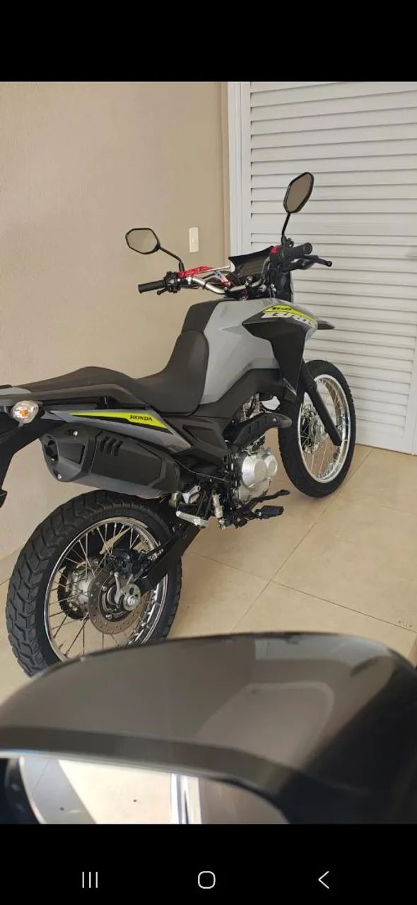 Moto impecável 
