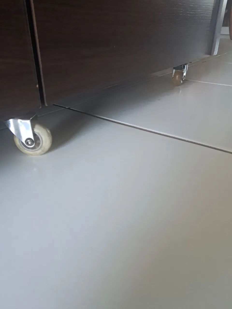 Rack em Madeira Maciça Moderno e Funcional para Sala - Foto 4