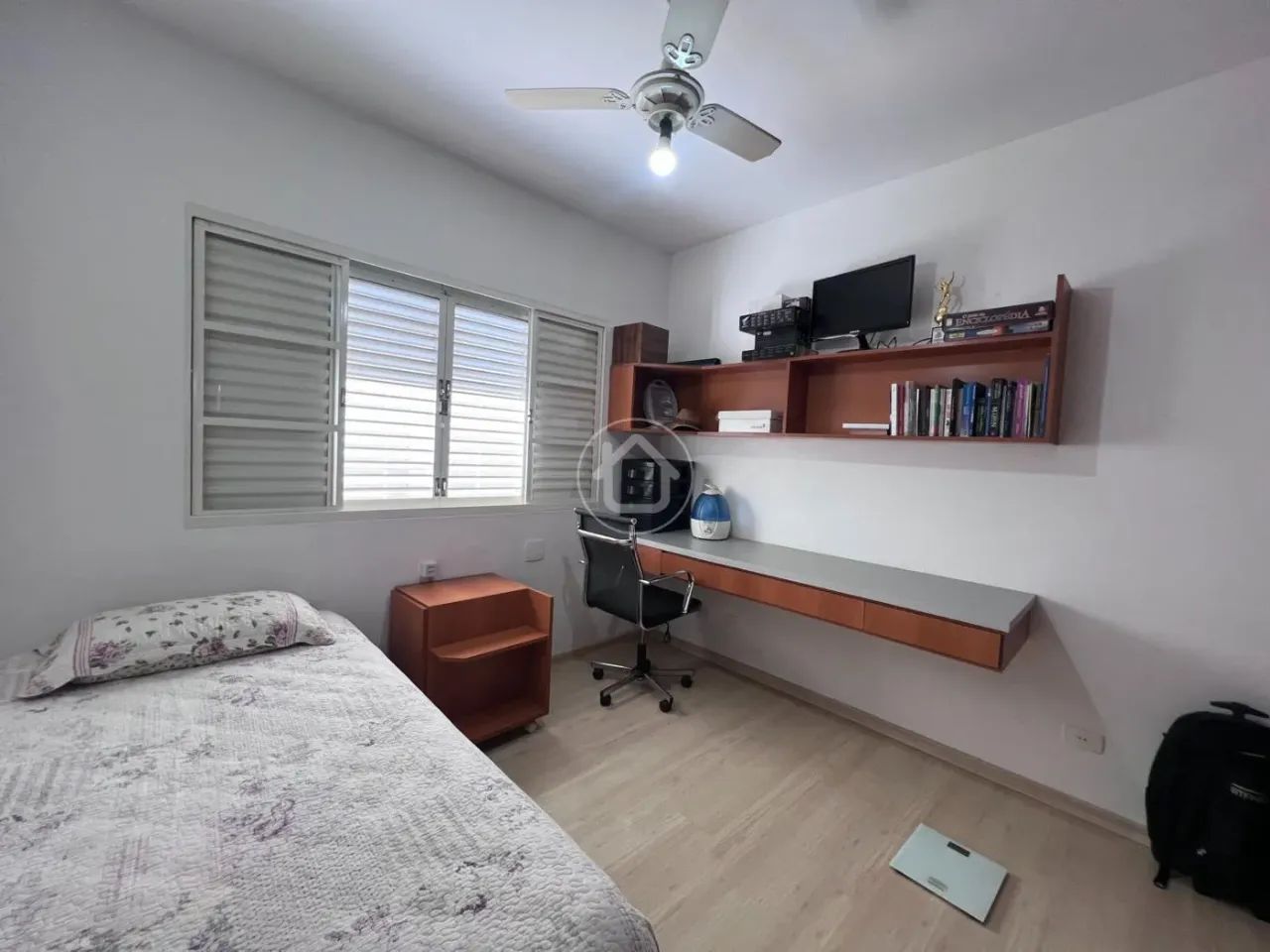 CASA COM 4 DORMITÓRIOS SENDO UMA SUÍTE - Foto 4
