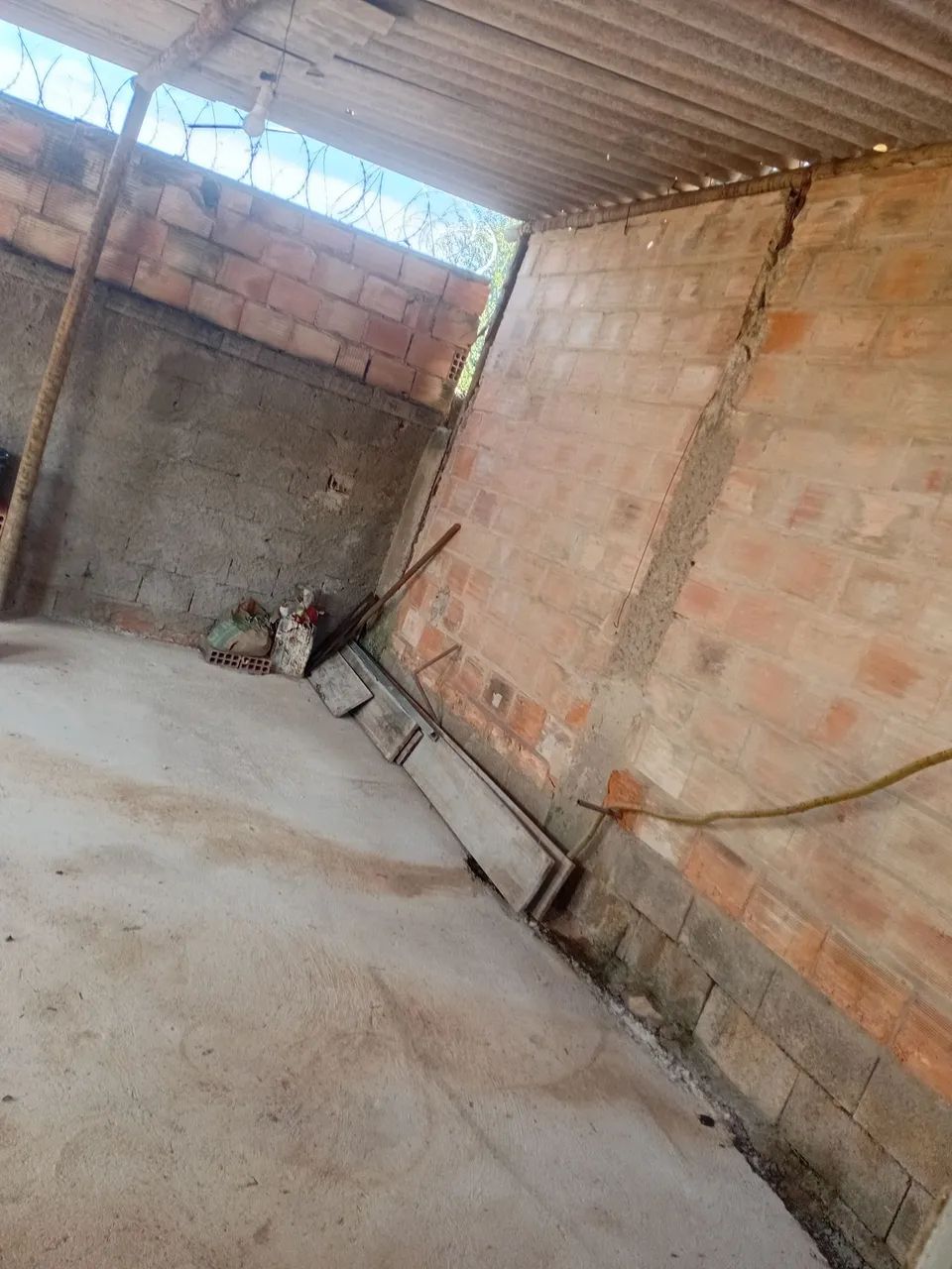 Vendo ou troco lote com barracão em neves 