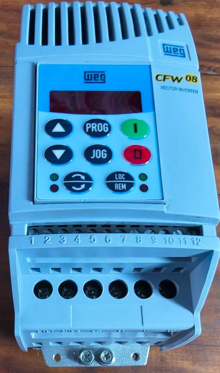 Inversor de frequência cfw08 2cv . tensão de trabalho 220v . corrente de saída 7A - Foto 2
