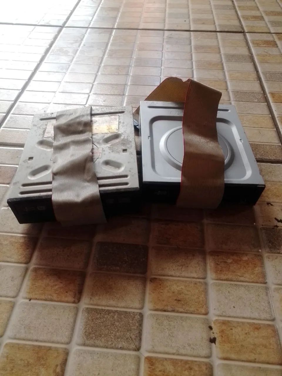 Várias peças de computador 