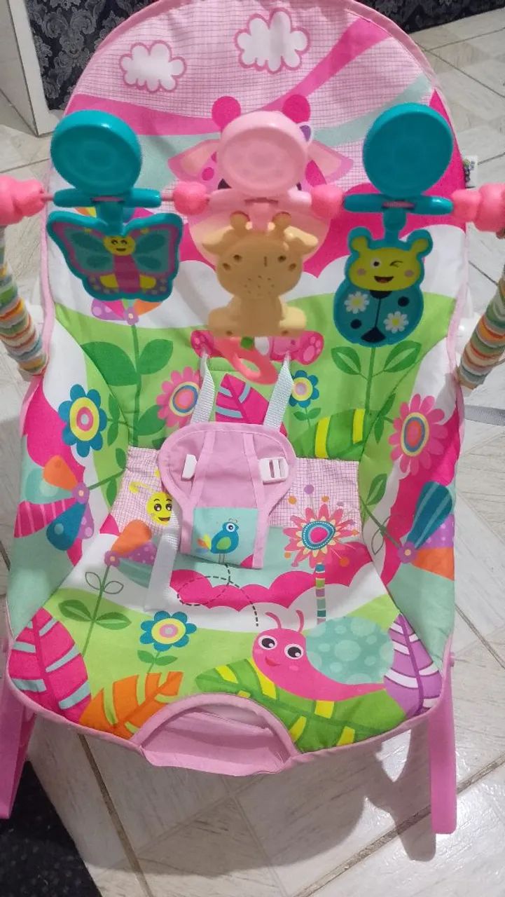 Cadeirinha vibra e toca