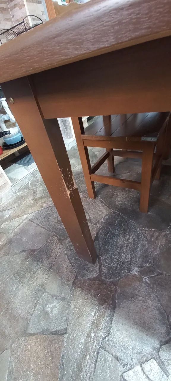Conjunto de mesa com 6 cadeiras usado - Foto 4