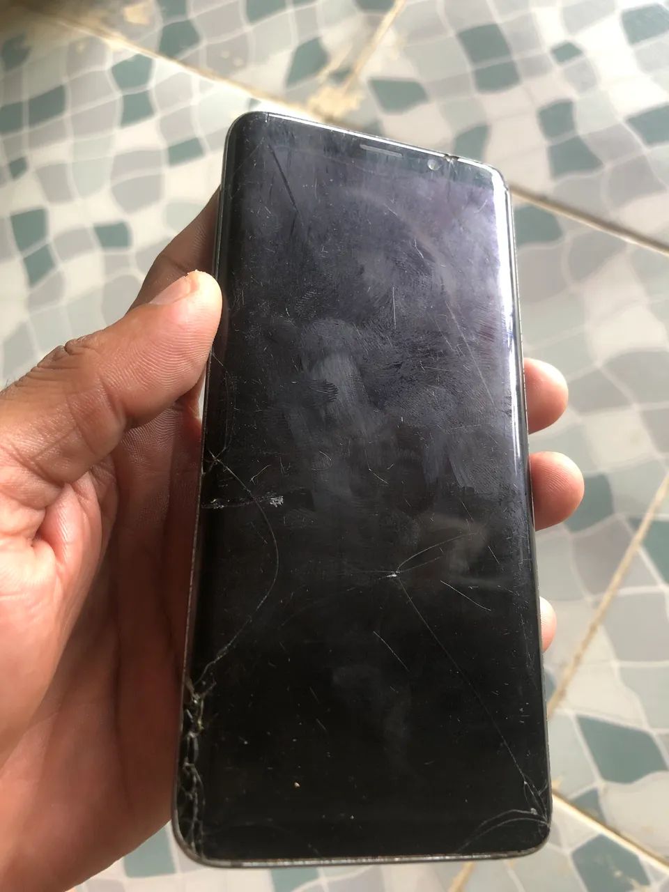 GALAXY S9, 128GB - Trincado, porém funcional - Foto 2