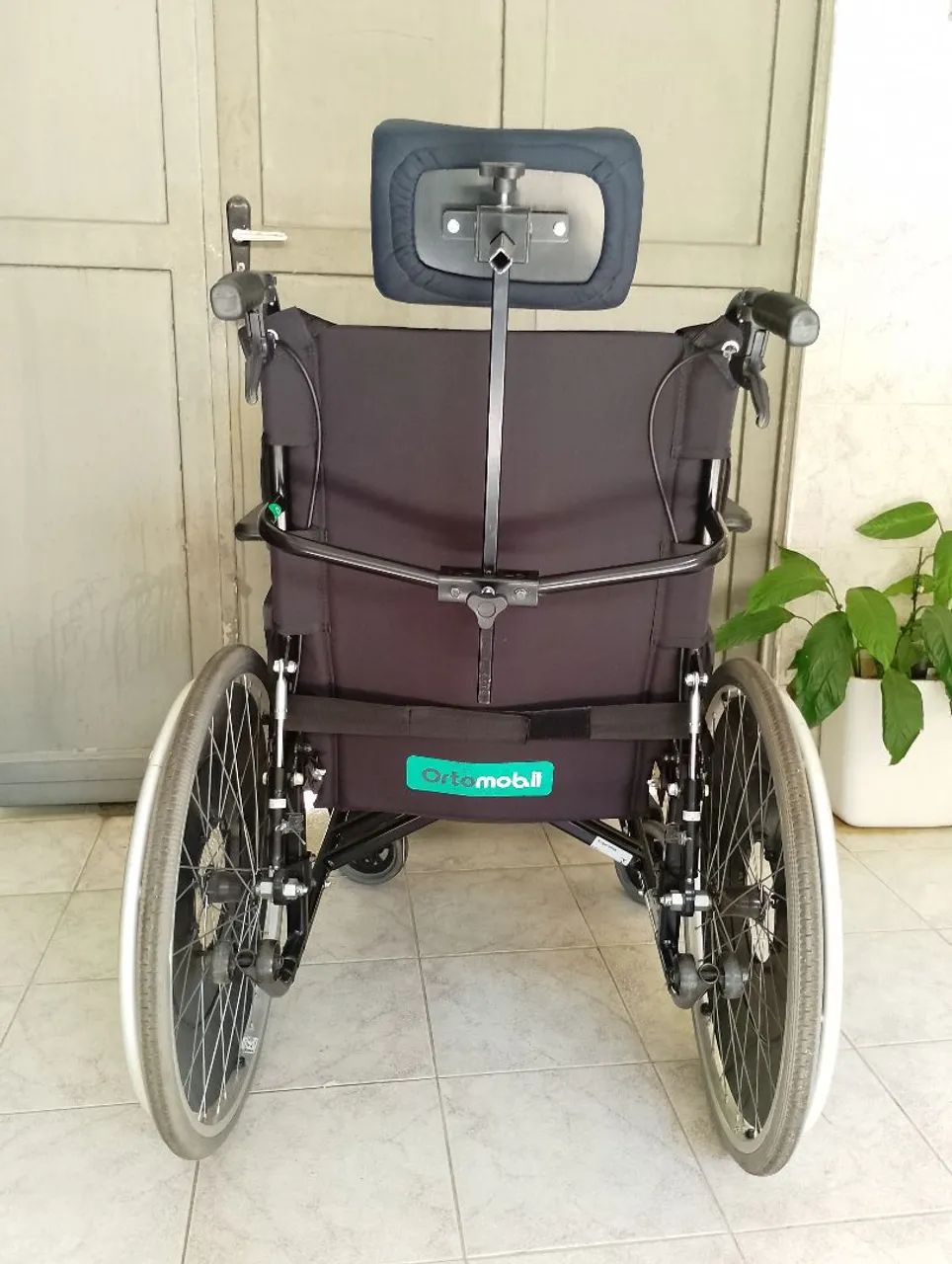 Cadeiras de rodas inclinável com apoio para o pescoço. - Foto 4