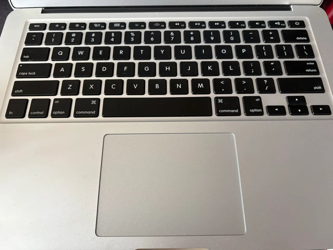 MacBook Air 13 Early 2015, i5, 8 GB RAM e SSD de 128 GB