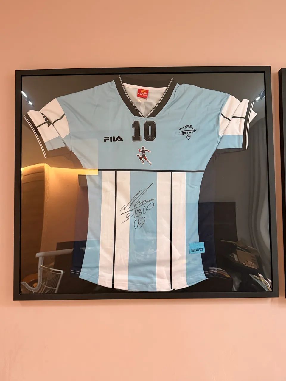 Camisa autografada do Maradona com certificado ICONS de autenticidade 