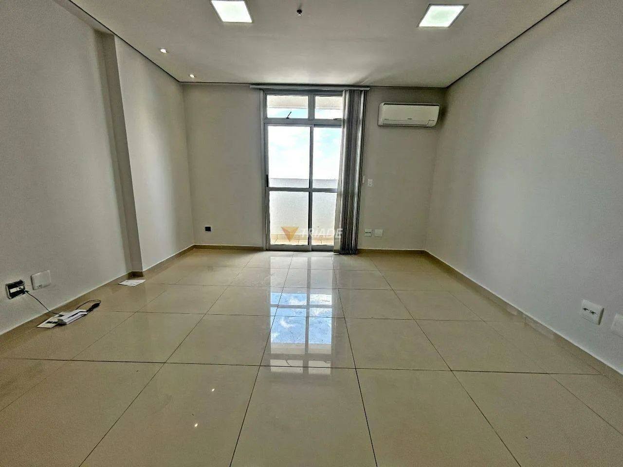 Sala comercial com 33m² Ed. Inove - Jardim América