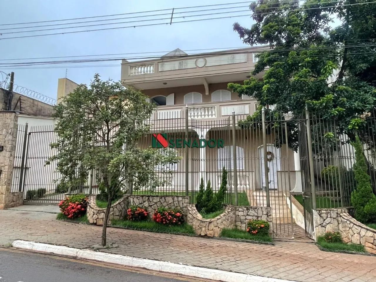 Casa à venda e para alugar em Londrina, Canaã, com 5 quartos, com 490 m²