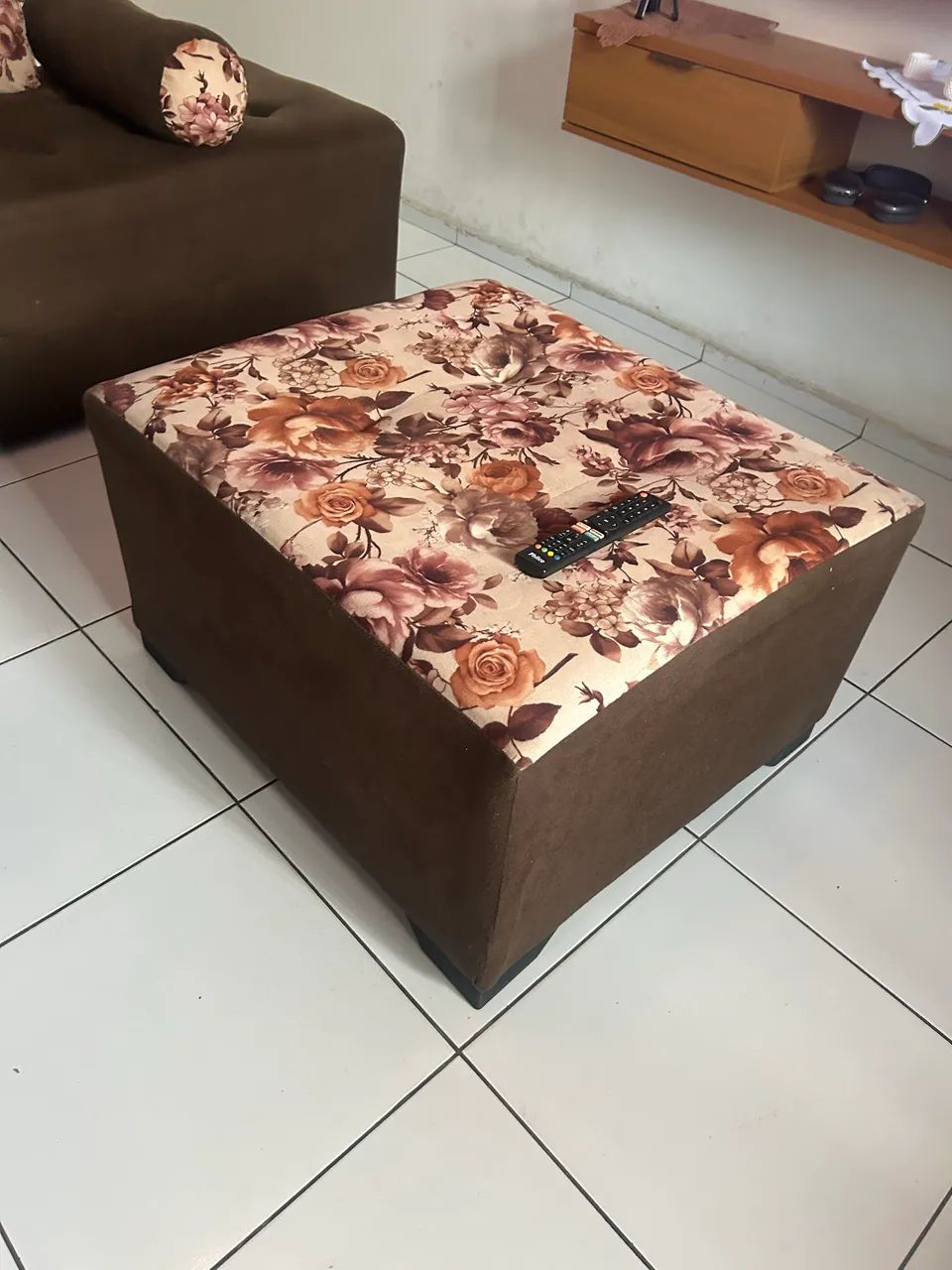 Vende se um sofá  em L semi novo  - Foto 5