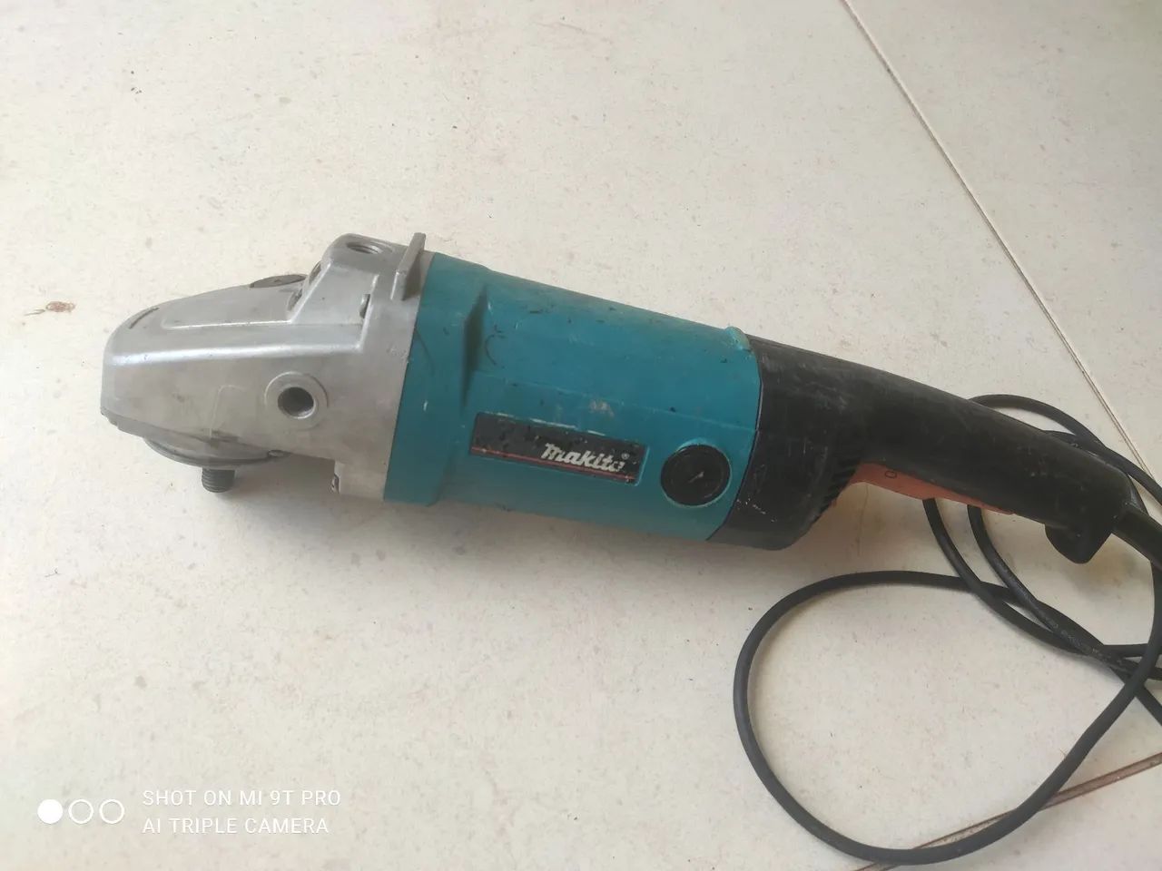Makita Angle Grinder 2200W