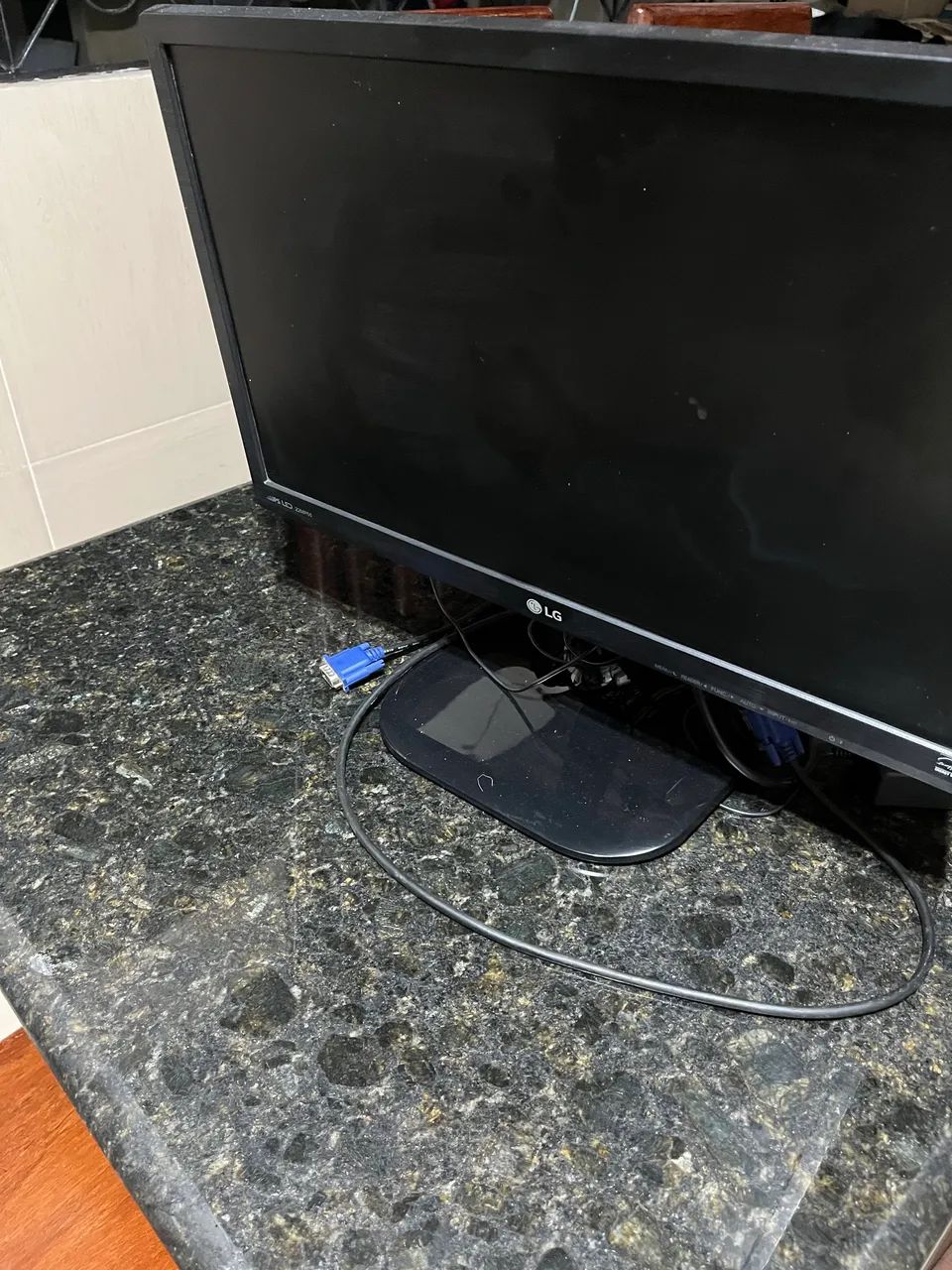 Monitor LG 22" IPS (22MP55) - Com Defeito (Tela Piscando)