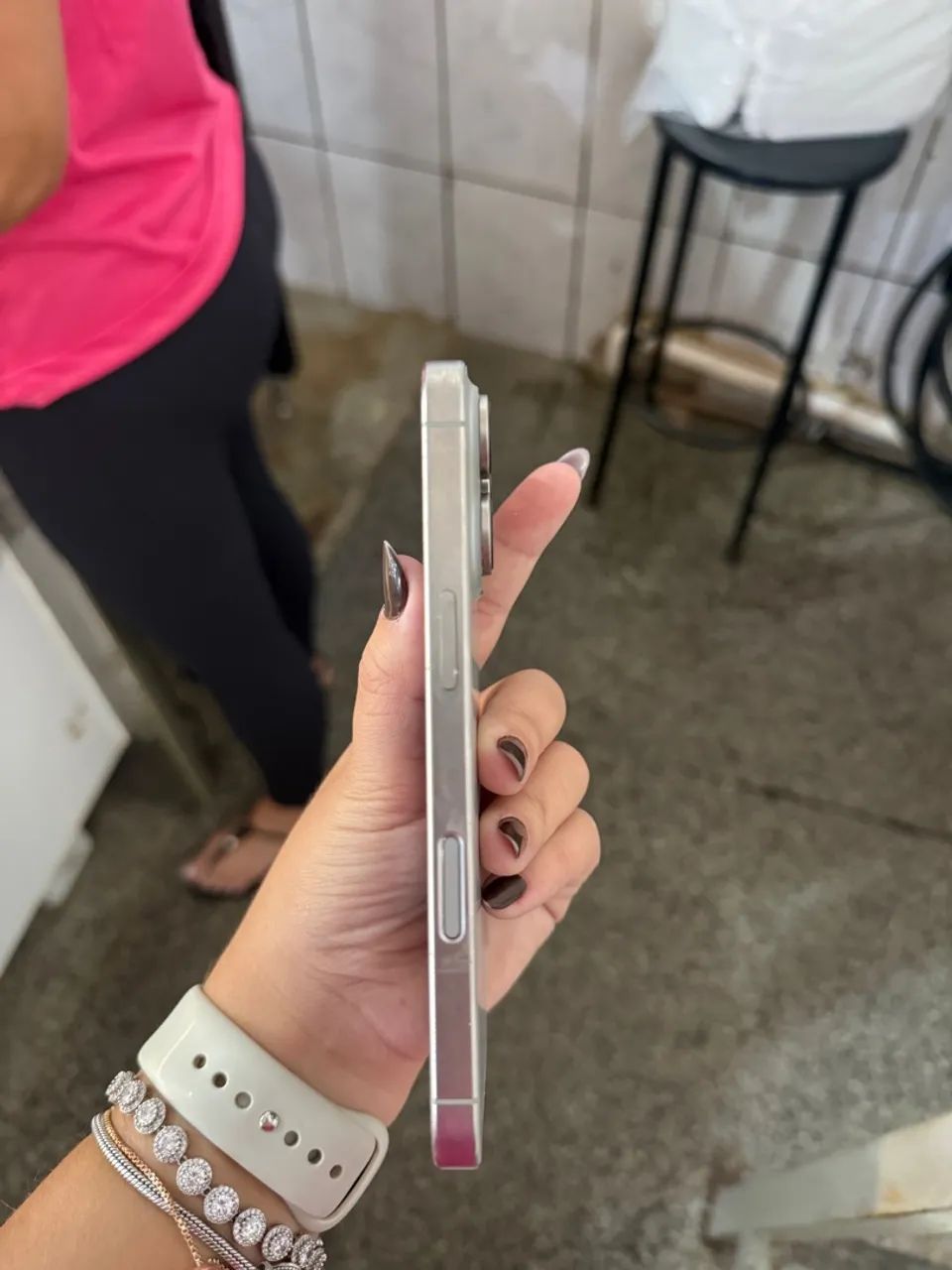 vendo iphone 16 pro- 128GB - Foto 3