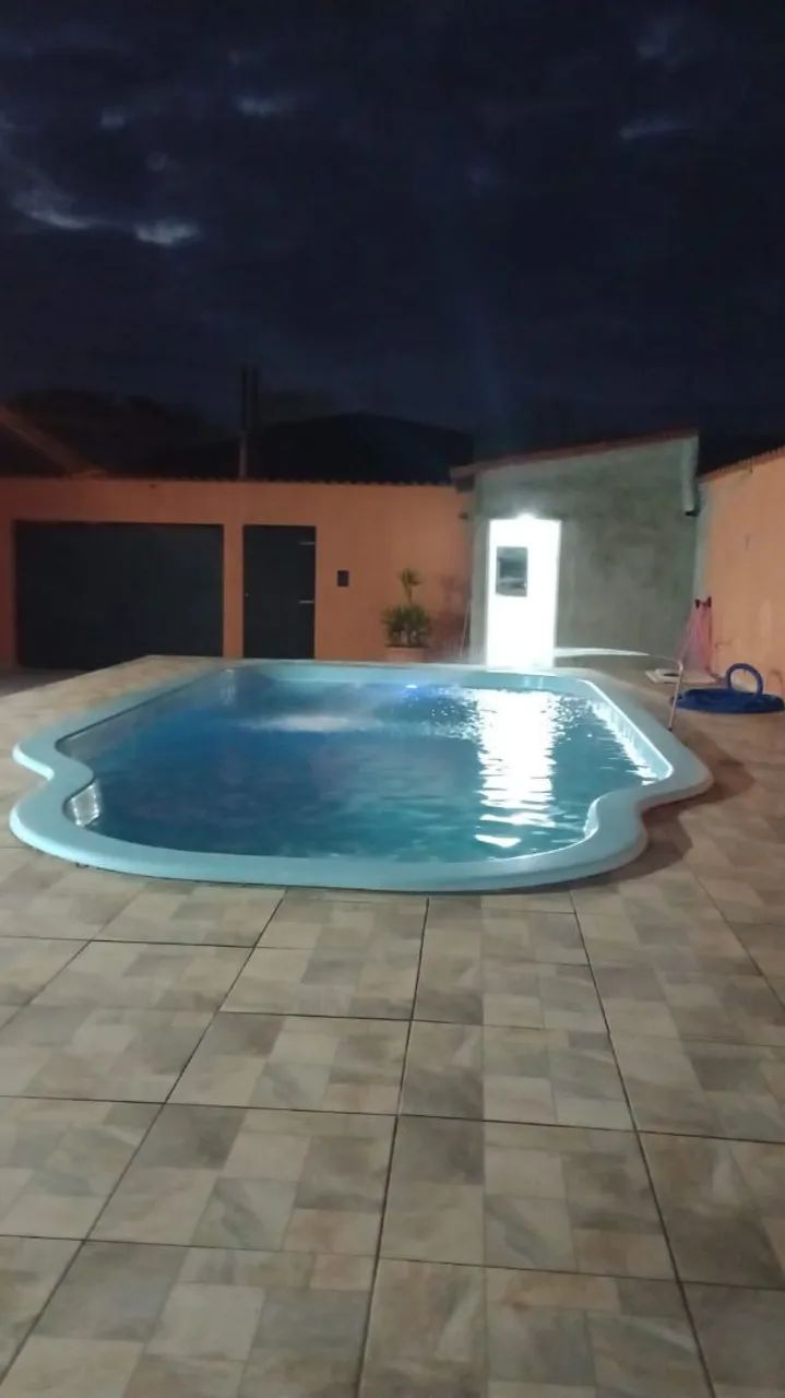 Casa na praia com piscina em Itanhaém para alugar .