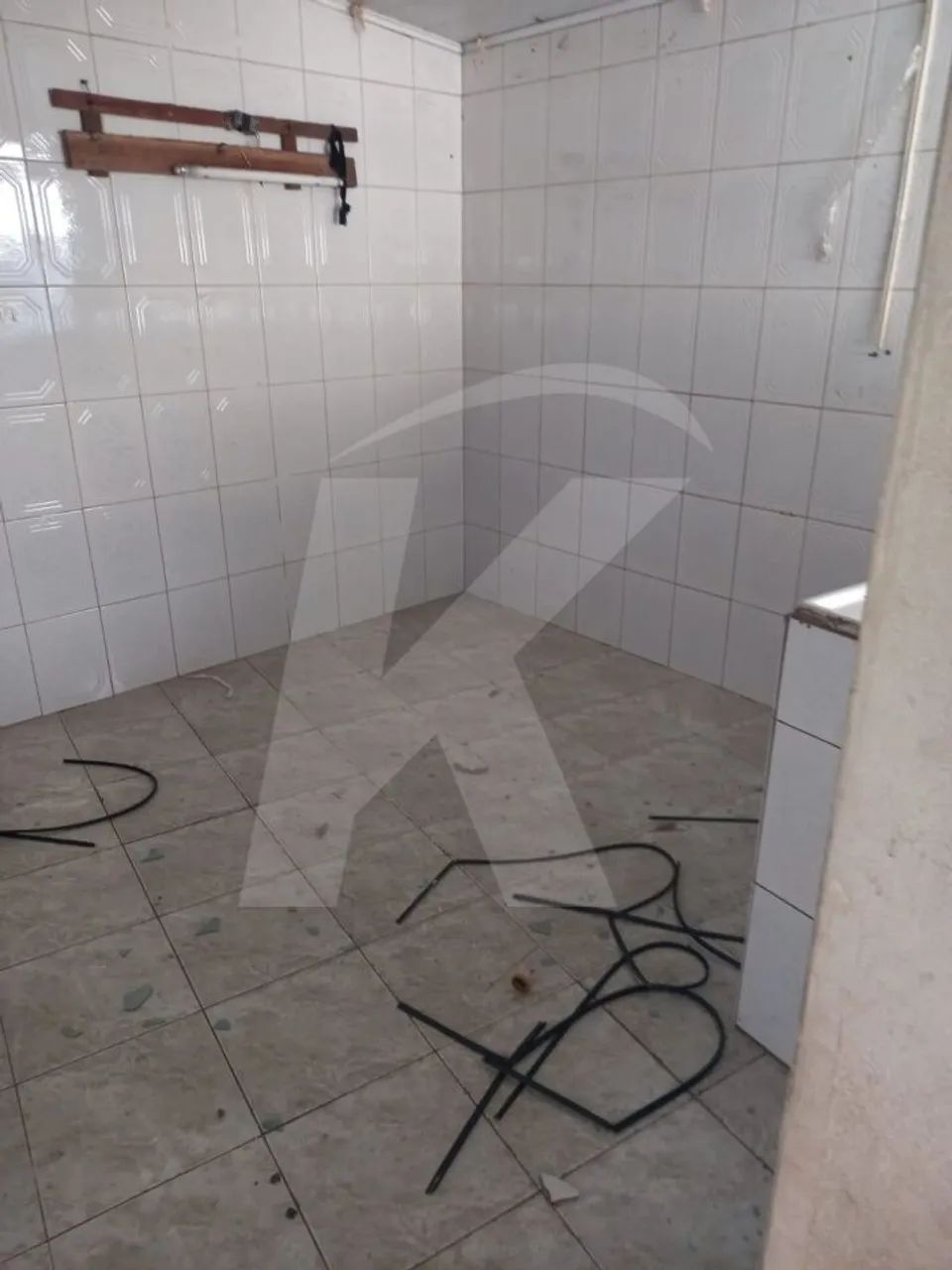TERRENO COM EXCELENTE LOCALIZAÇÃO E ÓTIMO POTENCIAL - Foto 2