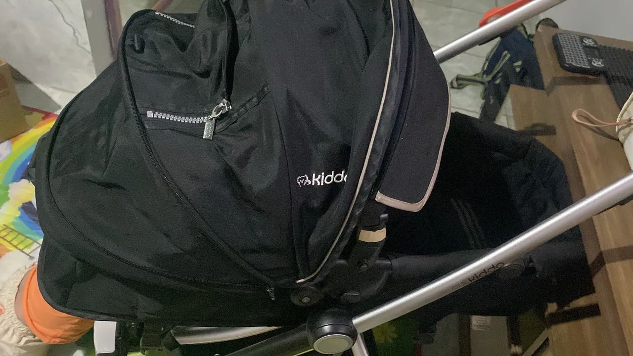 Vende-se carrinho de bebê mais bebê conforto 