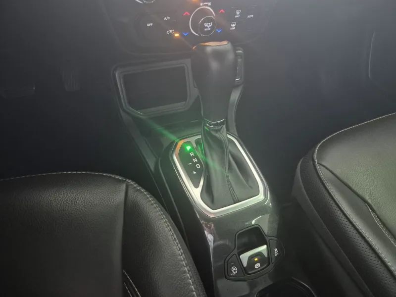 Jeep Renegade Long. T270 1.3 TB 4x2 Flex Aut., foto 12 de 13