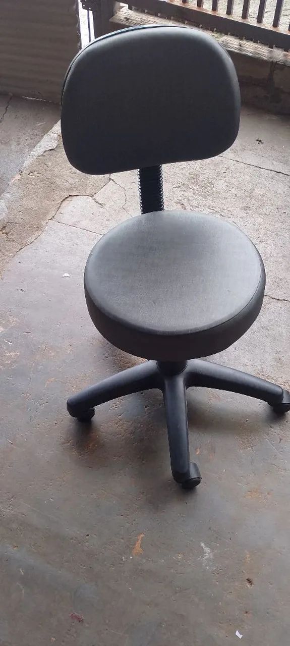 Vende-se maca e cadeira pra uso em salão de beleza 
