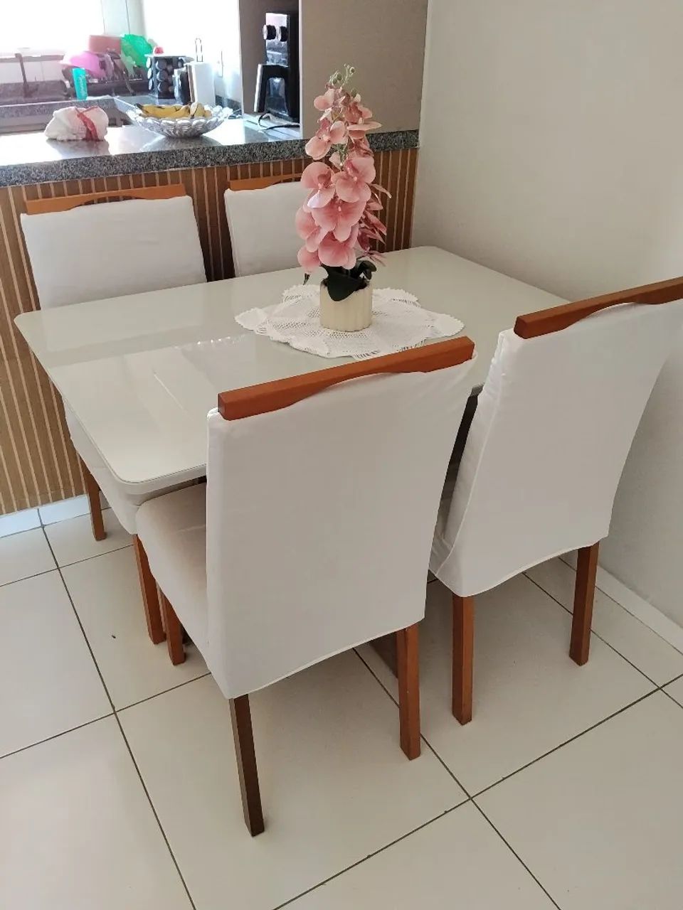 Mesa com tampo de vidro