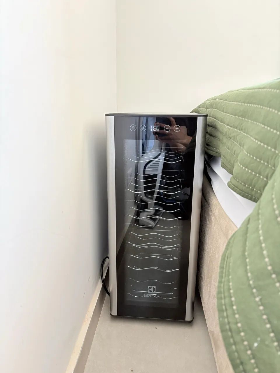 Adega Electrolux 12 garrafas