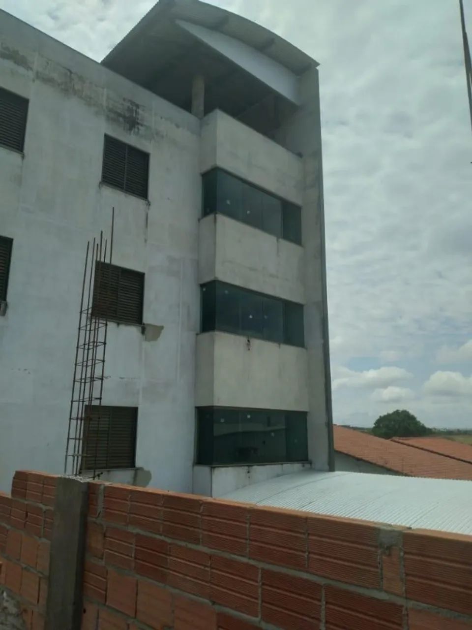 Prédio com 7 apartamentos e 2 sobrados - ideal para investimento - Foto 2