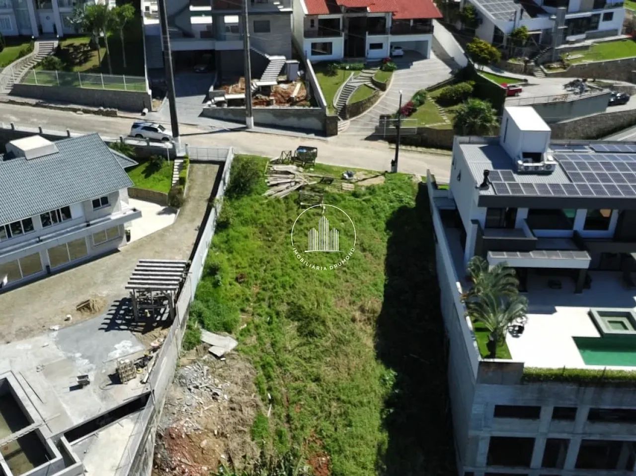 Terreno 910m² em Condomínio - Roçado - BRN